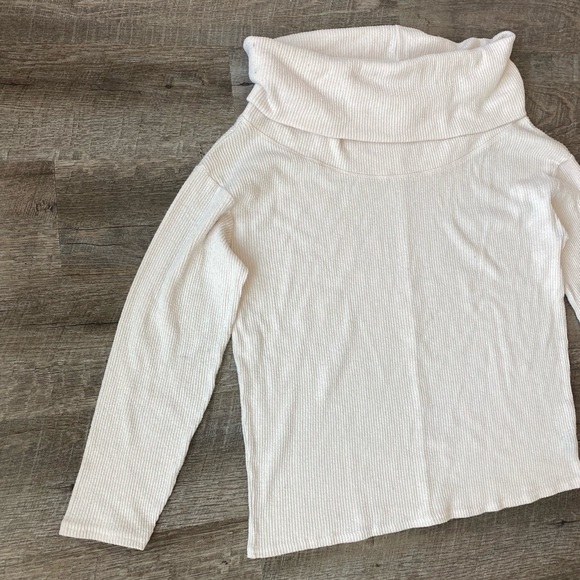 Urban Outfitters Out From Under Off Shoulder Sweater - Picture 8 of 11